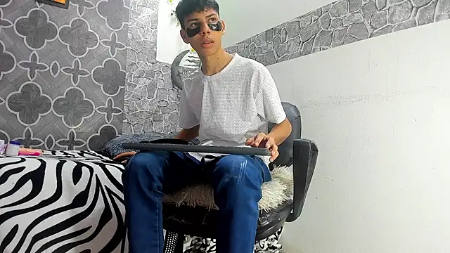 sexyboys cutex18 online show from February 5, 8:37 pm