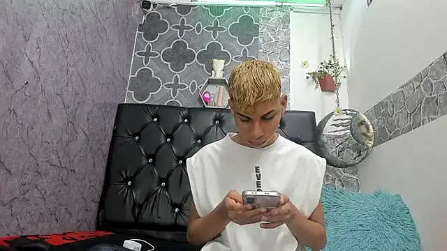 sexyboys cutex18 online show from March 26, 11:24 pm