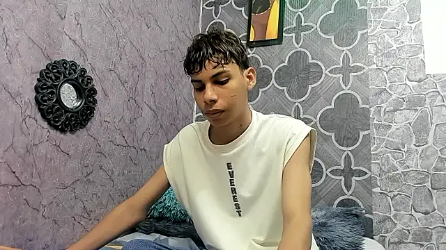 sexyboys cutex18 online show from December 20, 7:39 pm