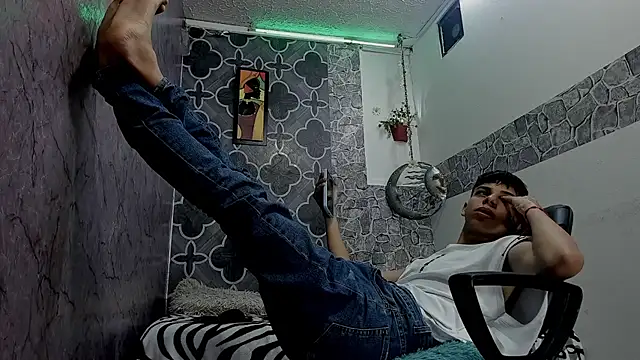 sexyboys cutex18 online show from February 22, 10:00 pm