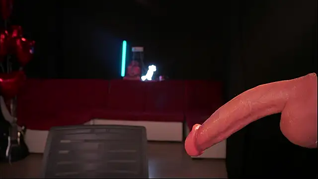 karolineneuer  online show from February 14, 5:29 am