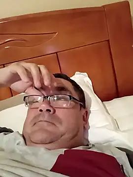 Snapshot of Alfred_00000 chatting on October 10, 11:44 am Alfred 00000 online show from October 10, 11:44 am