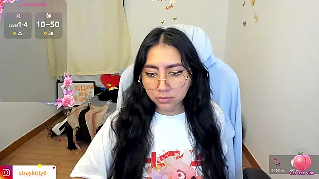 Snapshot of LoveLyy- chatting on October 17, 1:02 pm LoveLyy- online show from October 17, 1:02 pm