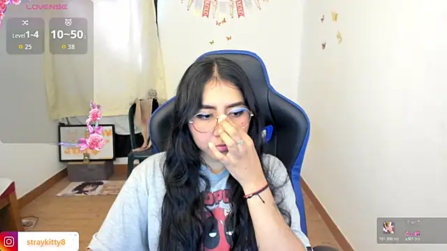LoveLyy- online show from April 16, 9:15 pm
