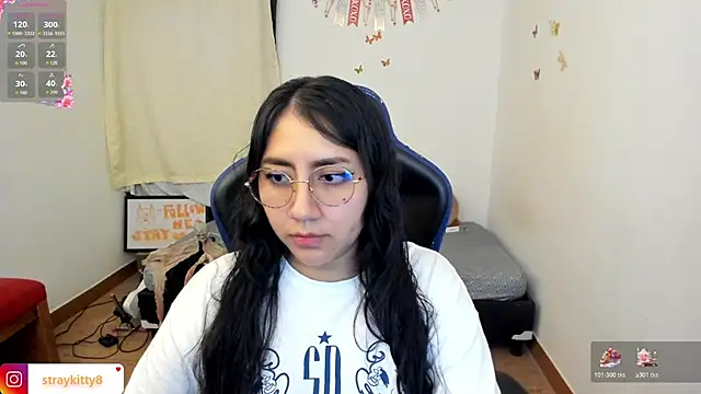 Snapshot of LoveLyy- chatting on December 2, 9:05 pm LoveLyy- online show from December 2, 9:05 pm