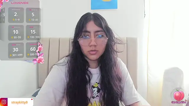 Snapshot of LoveLyy- chatting on October 27, 8:54 pm LoveLyy- online show from October 27, 8:54 pm