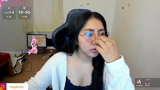 Snapshot of LoveLyy- chatting on February 16, 1:43 pm LoveLyy- online show from February 16, 1:43 pm