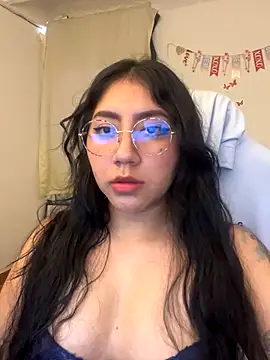 Snapshot of LoveLyy- chatting on October 5, 2:30 pm LoveLyy- online show from October 5, 2:30 pm