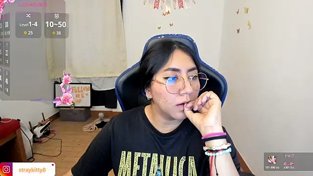 Snapshot of LoveLyy- chatting on February 20, 9:50 pm LoveLyy- online show from February 20, 9:50 pm