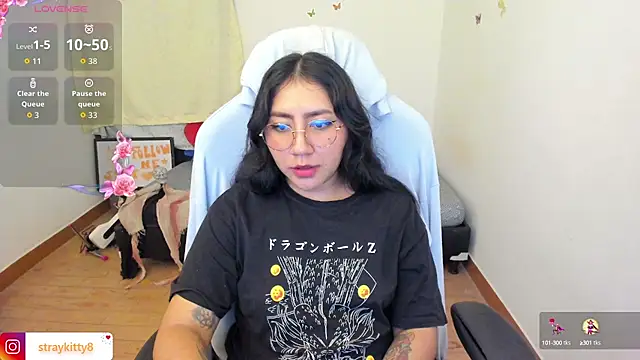 Snapshot of LoveLyy- chatting on October 12, 3:52 am LoveLyy- online show from October 12, 3:52 am