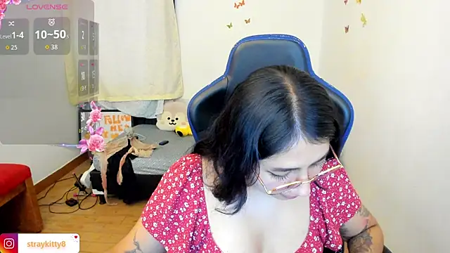 Snapshot of LoveLyy- chatting on December 3, 7:57 pm LoveLyy- online show from December 3, 7:57 pm