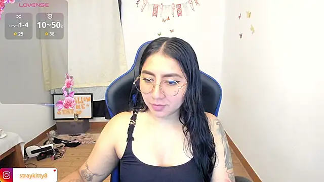 Snapshot of LoveLyy- chatting on June 10, 2:07 pm LoveLyy- online show from June 10, 2:07 pm