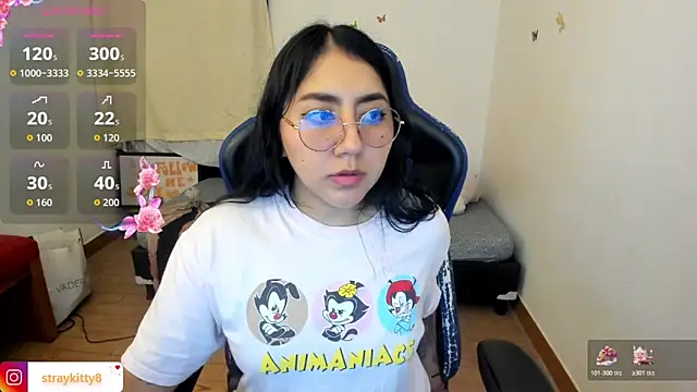 Snapshot of LoveLyy- chatting on January 5, 10:57 pm LoveLyy- online show from January 5, 10:57 pm