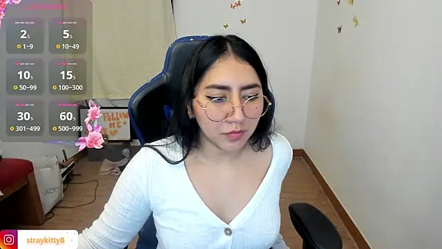 Snapshot of LoveLyy- chatting on January 8, 11:22 pm LoveLyy- online show from January 8, 11:22 pm