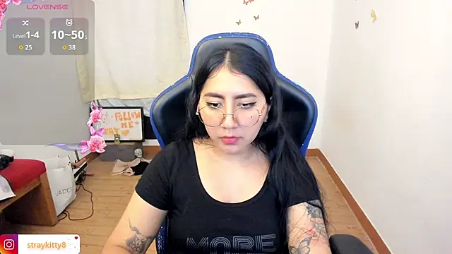 Snapshot of LoveLyy- chatting on January 14, 5:49 pm LoveLyy- online show from January 14, 5:49 pm