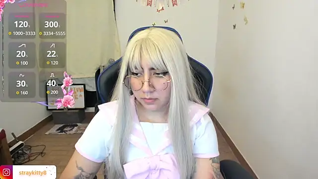LoveLyy- online show from April 10, 10:39 pm