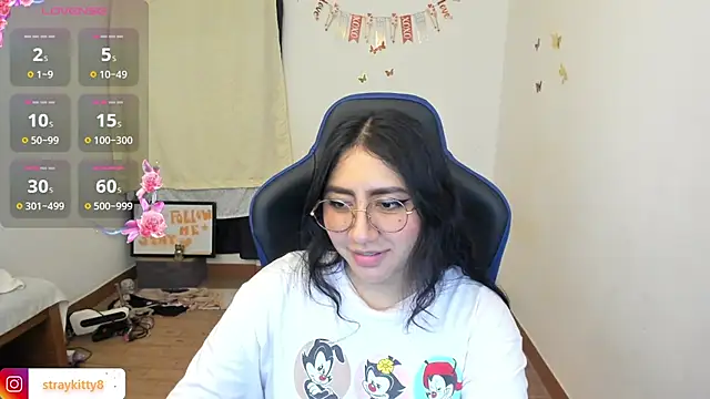 Snapshot of LoveLyy- chatting on June 25, 12:30 am LoveLyy- online show from June 25, 12:30 am