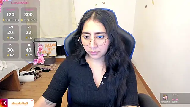 Snapshot of LoveLyy- chatting on June 2, 11:16 pm LoveLyy- online show from June 2, 11:16 pm