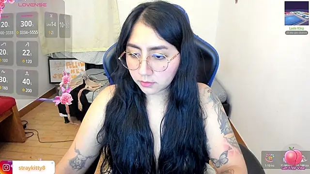 Snapshot of LoveLyy- chatting on December 17, 6:46 pm LoveLyy- online show from December 17, 6:46 pm