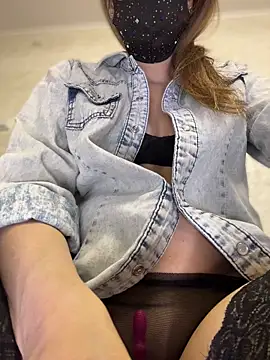 Aurynne online show from April 14, 8:25 pm