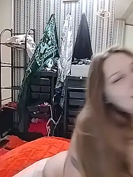 Snapshot of AugustRayn chatting on June 11, 2:53 am AugustRayn online show from June 11, 2:53 am