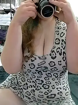 Snapshot of AugustRayn chatting on November 22, 9:57 pm AugustRayn online show from November 22, 9:57 pm