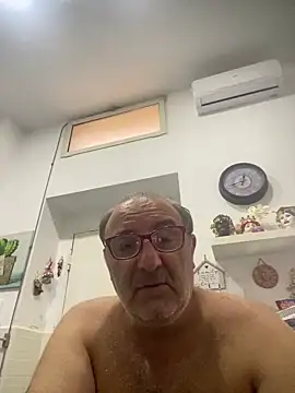 Snapshot of DaddyHot71 chatting on October 5, 10:39 am DaddyHot71 online show from October 5, 10:39 am