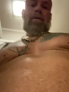 Snapshot of Muscledick40 chatting on February 3, 5:38 am Muscledick40 online show from February 3, 5:38 am