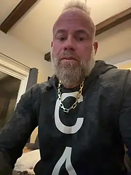 Snapshot of Muscledick40 chatting on February 9, 3:48 am Muscledick40 online show from February 9, 3:48 am