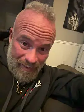 Snapshot of Muscledick40 chatting on March 4, 6:21 am Muscledick40 online show from March 4, 6:21 am