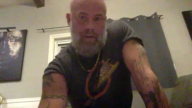 Snapshot of Muscledick40 chatting on February 17, 4:21 am Muscledick40 online show from February 17, 4:21 am