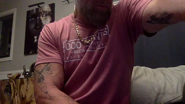 Snapshot of Muscledick40 chatting on February 28, 4:45 am Muscledick40 online show from February 28, 4:45 am