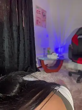 Snapshot of AlannaDollx chatting on November 8, 1:47 pm AlannaDollx online show from November 8, 1:47 pm