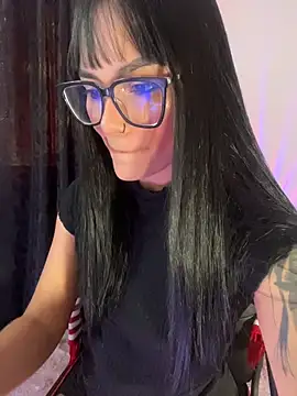 Snapshot of AlannaDollx chatting on November 5, 1:36 pm AlannaDollx online show from November 5, 1:36 pm