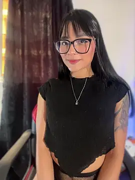 Snapshot of AlannaDollx chatting on November 16, 5:39 pm AlannaDollx online show from November 16, 5:39 pm