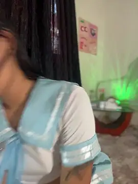 Snapshot of AlannaDollx chatting on November 13, 4:55 pm AlannaDollx online show from November 13, 4:55 pm