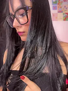 AlannaDollx online show from April 17, 4:32 pm