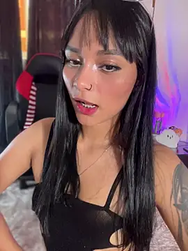 Snapshot of AlannaDollx chatting on November 18, 3:04 pm AlannaDollx online show from November 18, 3:04 pm