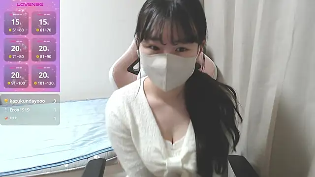 Snapshot of hinako08 chatting on October 19, 4:37 am hinako08 online show from October 19, 4:37 am