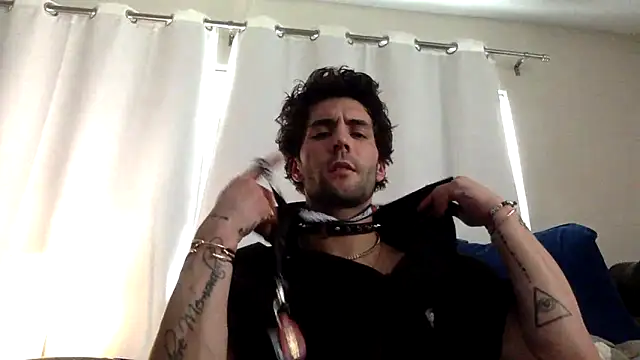 Snapshot of nvthvn555 chatting on May 27, 6:48 pm nvthvn555 online show from May 27, 6:48 pm