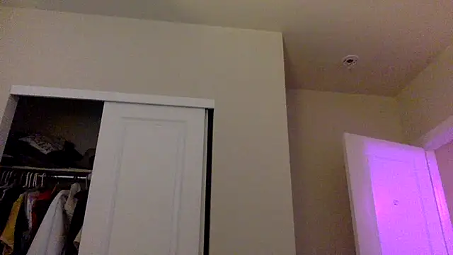 nvthvn555 online show from March 10, 6:12 pm