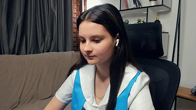 Snapshot of SkyDoll chatting on October 9, 8:53 pm SkyDoll online show from October 9, 8:53 pm