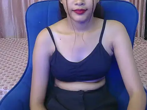 Snapshot of yours-angell chatting on October 8, 4:47 am yours-angell online show from October 8, 4:47 am