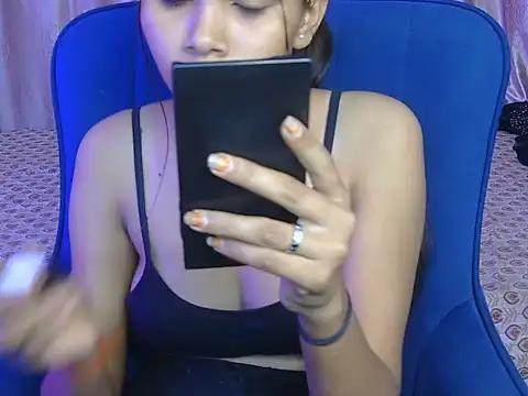 Snapshot of yours-angell chatting on November 29, 4:45 am yours-angell online show from November 29, 4:45 am