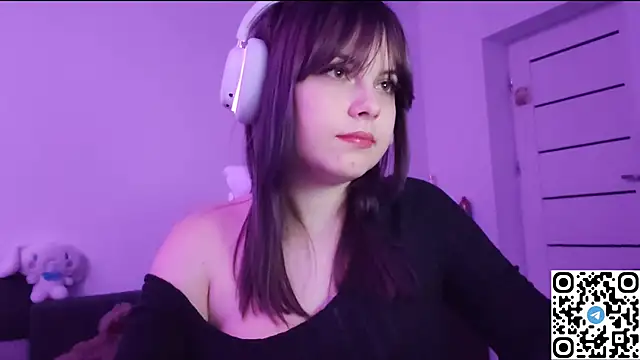 KristiBloom online show from December 3, 8:30 pm