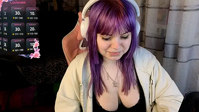 KristiBloom online show from April 15, 9:59 pm