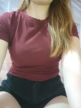 Snapshot of LylyCii6969 chatting on June 12, 1:20 pm LylyCii6969 online show from June 12, 1:20 pm