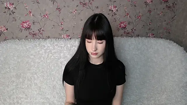 NaemiiBlush online show from May 9, 3:15 pm