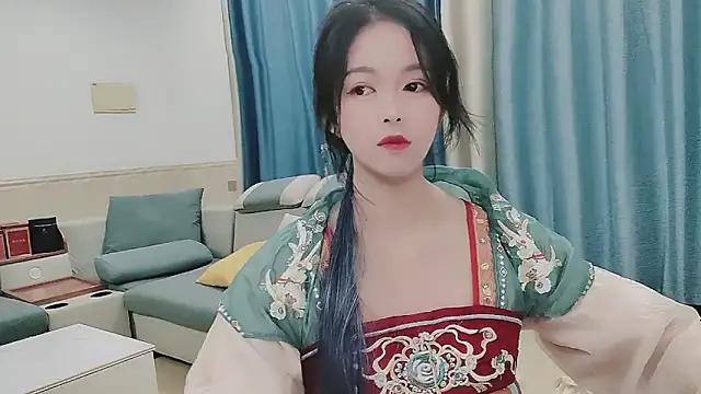 Snapshot of Q_Yumi chatting on October 19, 11:57 am Q Yumi online show from October 19, 11:57 am