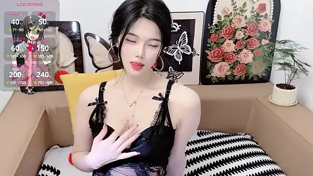 Snapshot of T-TeaR chatting on June 14, 2:24 am T-TeaR online show from June 14, 2:24 am